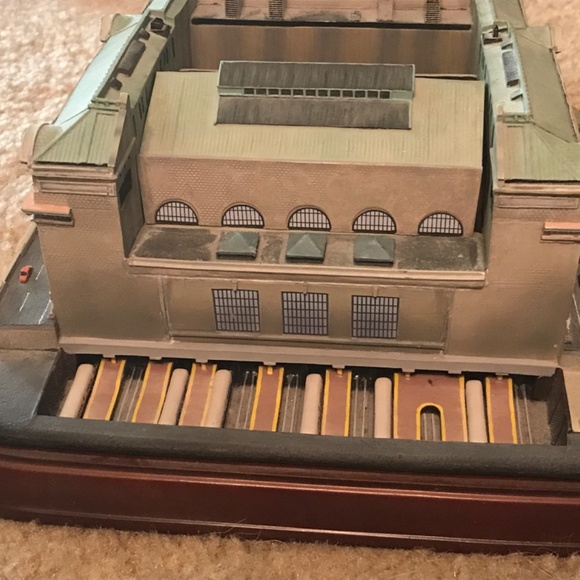 Danbury Mint Grand Central Terminal Figurine - Picture 5 of 11